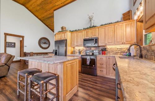 A Mornings Mist - Scouts Overlook - Romantic Retreat, Hot Tub, Cozy Fireplace, Mountain Views at Scouts Overlook - - Foto 14