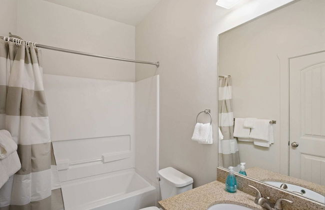 Texas State Sanctuary With Massive Pool Oasis - Foto 27