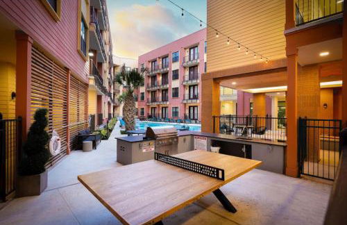 Chic 1BR w Gym & Parking Near Rvrwalk & Dome - Foto 53