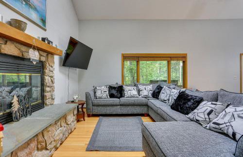 Bushkill Home with Access to Pools and Tennis Courts! - Photo 1