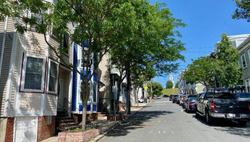 Sunny convenient home w/ private patio! Easy walk to everything! - Foto 2