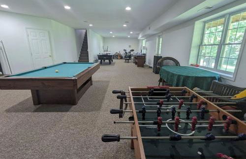 Cheerful 4Br Water View Lakehouse with Dock & More - Foto 12