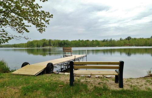 Lakefront Cabin with Private Dock Boat, Fish and Swim - Foto 4
