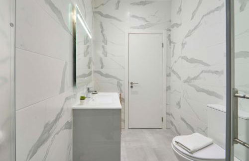 Spacious & Light-Filled 4BR Apartment By TimeColer - Foto 24