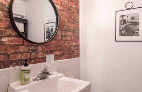 1918 Duplex with Character City Center - Foto 14