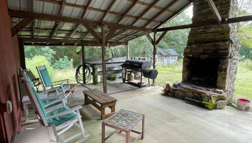Rustic Mountaintop Cabin on small farm with WiFi - Foto 3, Garden view