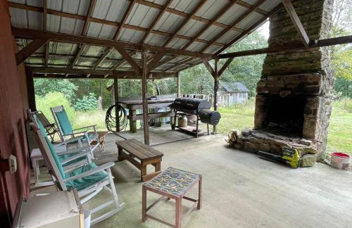 Rustic Mountaintop Cabin on small farm with WiFi - Foto 3