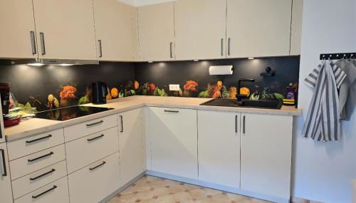 Rückzugsort mit Bergblick in Baiersbronn-Obertal - beheizter Wintergarten & kostenfreier Parkplatz - 70qm Ferienwohnung - Photo 5, stove, dishwasher