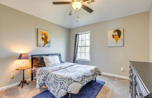 Patio with Fireplace Spacious Sharpsburg Home! - Foto 20