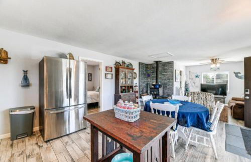 Updated Home 2 Mi to Beach in Crescent City! - Foto 11