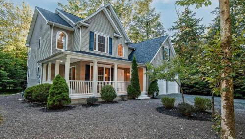 Luxury 4 bedroom house in Pocono Mountains with Hottub in Golf Course Near Lake - Foto 1