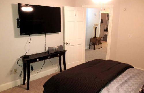 Crosby Backyard Oasis with Weekday Specials! - Foto 38