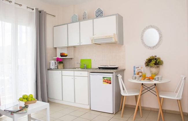 Windmill Apartments 2 - Photo 4