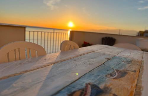 Villa GLORIA intero alloggio sulla spiaggia 8 posti letto 15 minuti da Palermo e 35 da Cefalu - Foto 19