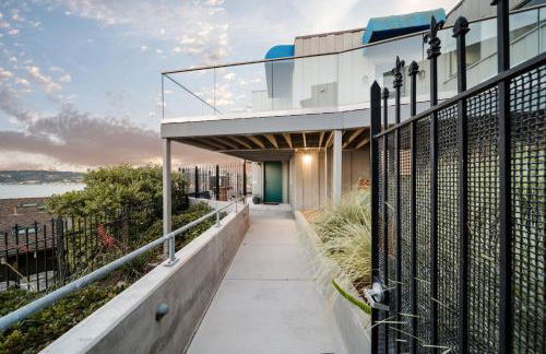 New Modern Studio - Stunning Ocean view - Photo 26