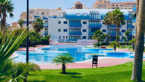 Atico lujo primera linea, terraza, piscina, parking - Foto 2