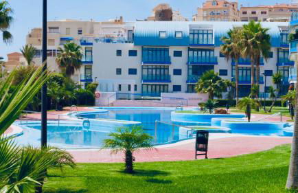 Atico lujo primera linea, terraza, piscina, parking - Foto 2