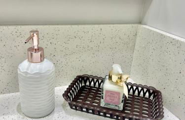 Apto Encantador com Lareira, piscina e jacuzzi - Photo 18