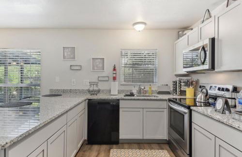 Modern Rental Near Medical Center, Six Flags, UTSA, La Cantera, Lackland AFB - Foto 14