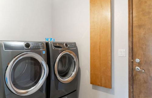 Champions Oasis Home - Near the Stadui2007m withPool & Grill - Photo 33