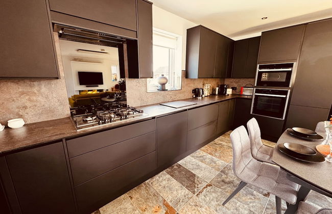 Luxury Adult-only 2-bedroom Bungalow With Hot Tub - Foto 13