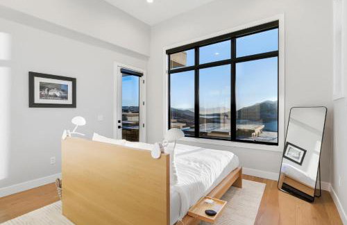 Luxury Hideout w Hot Tub Steam Shower - Photo 19