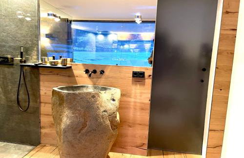 stylische Alpenlounge mit Pool, Blockhaus-Sauna und Jacuzzi für bis zu 12 Personen - Foto 6