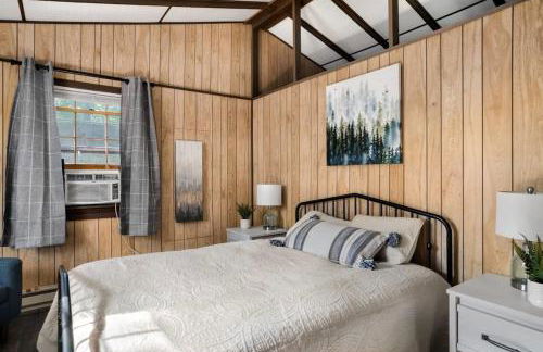 Secluded Cabin Hot Tub, Huge Deck, Fire Pit, WiFi - Foto 16