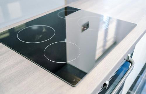 BIG House for Business Stays in Barnsley with 6-bedrooms & 8 Beds by PureStay - Foto 31