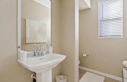 Luxe Queen Creek Home with Pool, Yard, Work Station - Photo 25