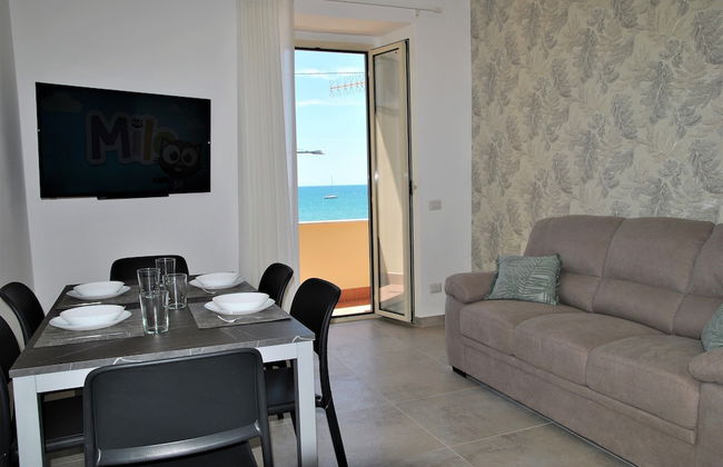 Sea Breeze Seafront Flat - Photo 12