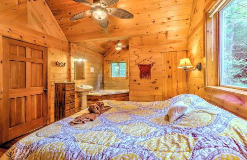 Idyllic Log Cabin Rental with a Porch in the Poconos of Pennsylvania - Foto 10