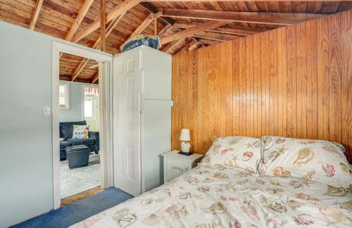 Rockport Cottage with Patio - Steps to Beach! - Foto 17