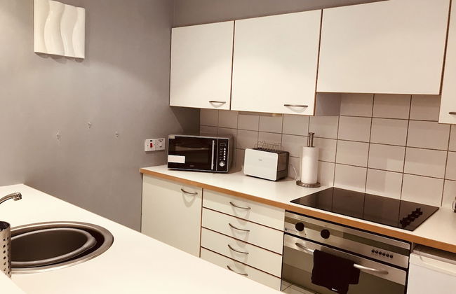 2 Bedroom Luxe Dockland Apartment with Parking - Foto 3