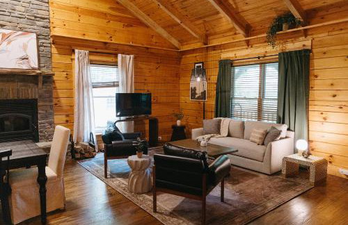 "Alpine Hills" Cozy Hideaway RRG Cabin w/ Hot Tub - Foto 6