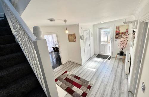 Spacious 3-Bed Home with Garden, Private Parking, Smart Tv's, Fast Wi-Fi - Foto 35