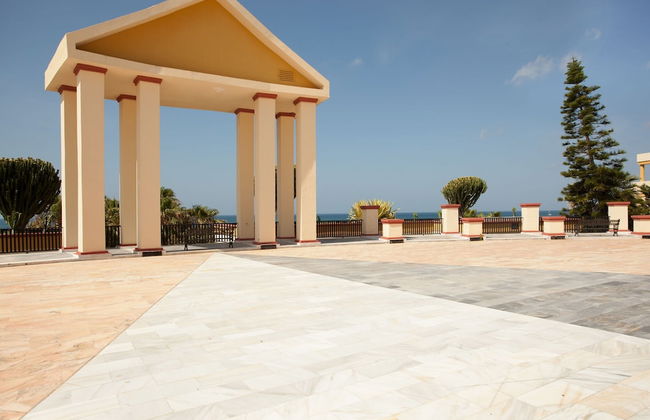 Studio in Marbella Beachfront With Pool - Photo 14