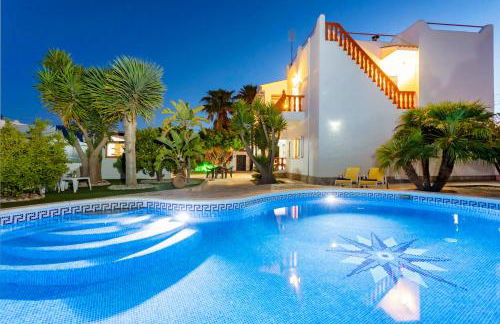 Villa in Playa D´en Bossa sleeps 9 - Foto 1