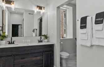 Brick and Modern on Miami St By StayLage - Foto 27