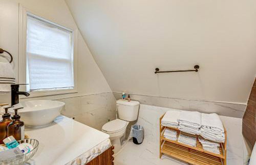 Walk to Fox Lake Pet-Friendly A-Frame with Fire Pit - Foto 13