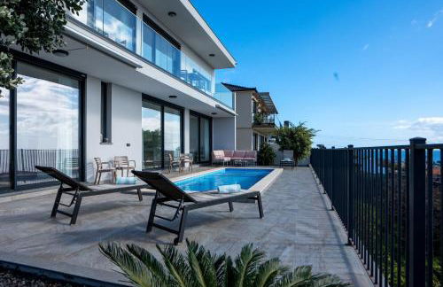 Villa La Perla by LovelyStay - Photo 1