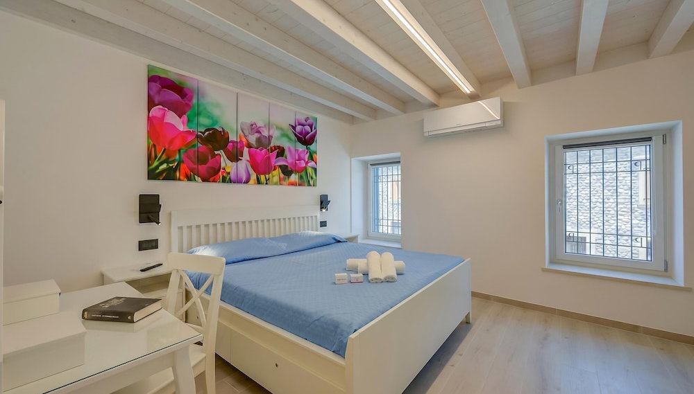 Tulipano Apt - Palazzo Palermo 1817 A/c, 2br, Sleeps 4 - Foto 1, Zimmer