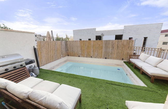 Chateau Gabriel 6 BR Villa w Heated Pool - Foto 1