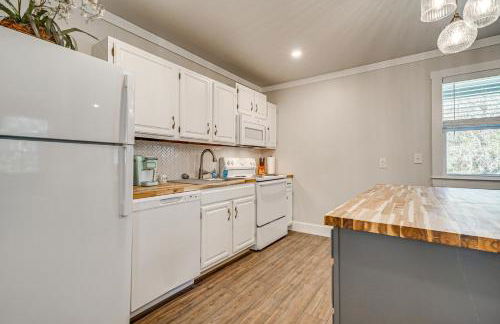 Wooded Couples Haven! 15 Mi to Wrightsville Beach - Foto 2