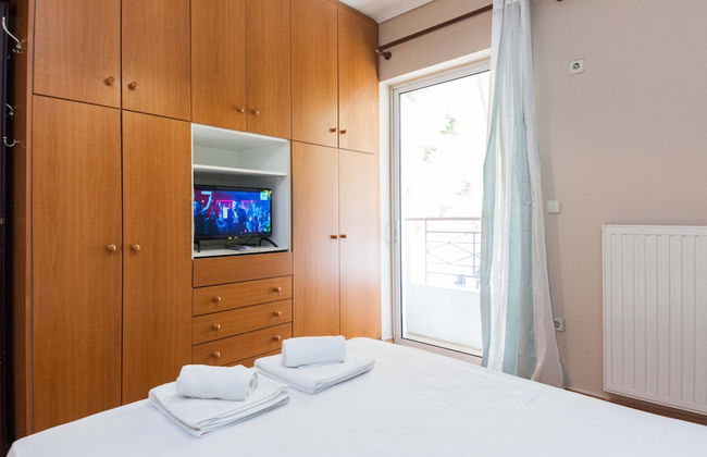 Vironas Delight 1Bd Apt w Lovely Balcony - Foto 2