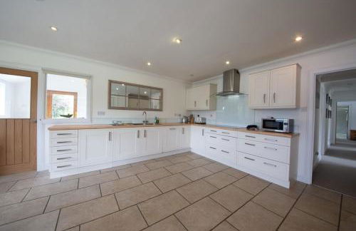 Ardeonaig Lodge with Hot Tub & Water Fronted Games room - Foto 18