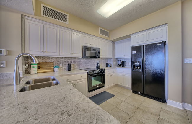 Astonishing Oceanfront Condo with Oversized Balcony to Enjoy Amazing Gulf View - Unit 0204 by RedAwning - Foto 17