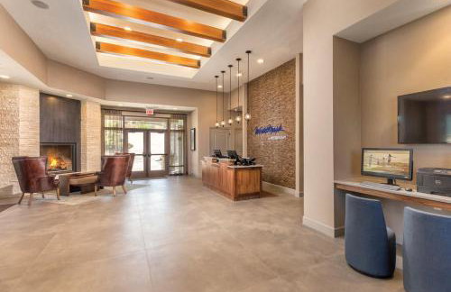 Enjoy the scenery of Lake Marble Falls in 2BD resort condo with family - Photo 16