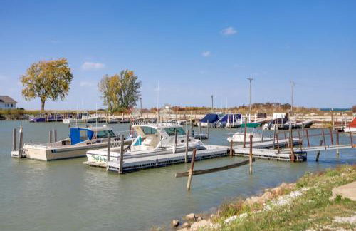 Pet-Friendly Oak Harbor Condo Walk to Lake! - Foto 3