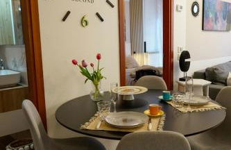 House 105 Suite Apartment - Photo 9